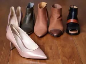 Jakie buty do sukienki midi wybrać na każdą porę roku?